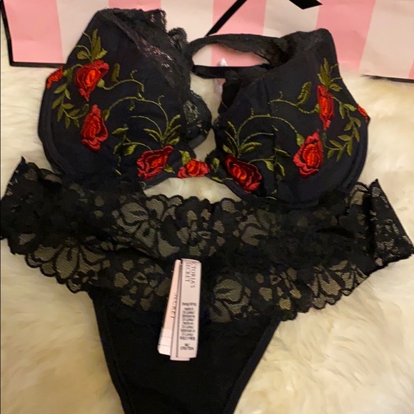 SOLD Victoria’s Secret Roses and Black lace Set - Picture 9 of 13